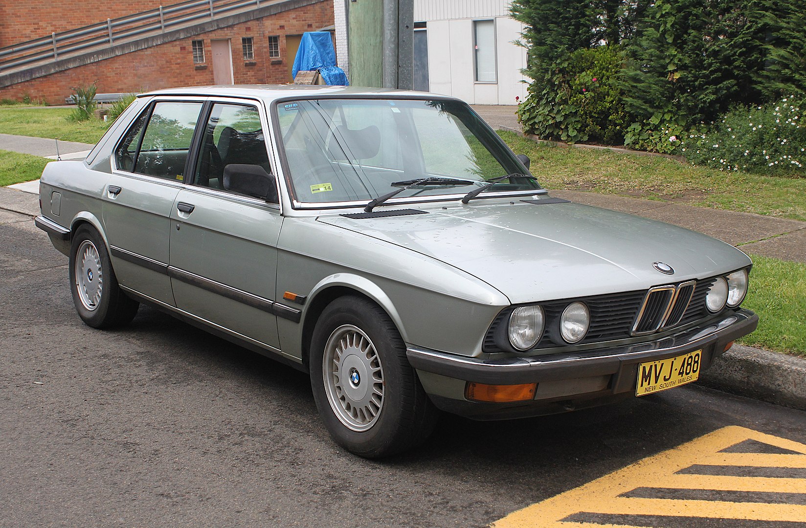Автозапчастини на BMW E28: легендарний класик для справжніх поціновувачів