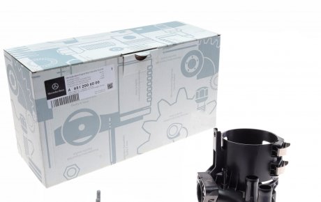 Зєднувач системи охолождення з корпусом паливного фільтра MERCEDES-BENZ 6512006000 (фото 1)