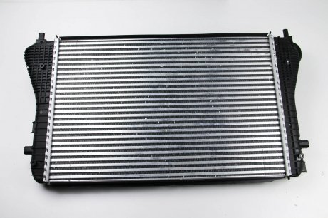 Радиатор интеркулера Caddy 04- /Golf V/Octavia BSG BSG 90-535-007 (фото 1)