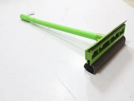 Щетка для мойки стекла с водосгоном 20см CARWAY BL1205R