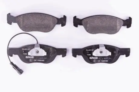 Гальмівні колодки, дискове гальмо (набір) HELLA 8DB355007901